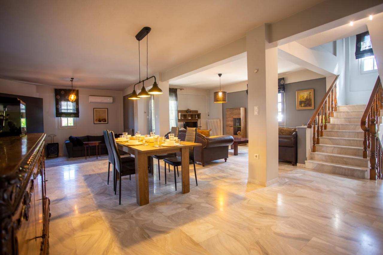 Τraditional Fully Detached Villa On A Luxurious Hillock Of Thessaloniki With Its Own Garden Also For Family & Wedding Gatherings For 10 To 25 People Only 15 Minutes From Airport Eksteriør billede