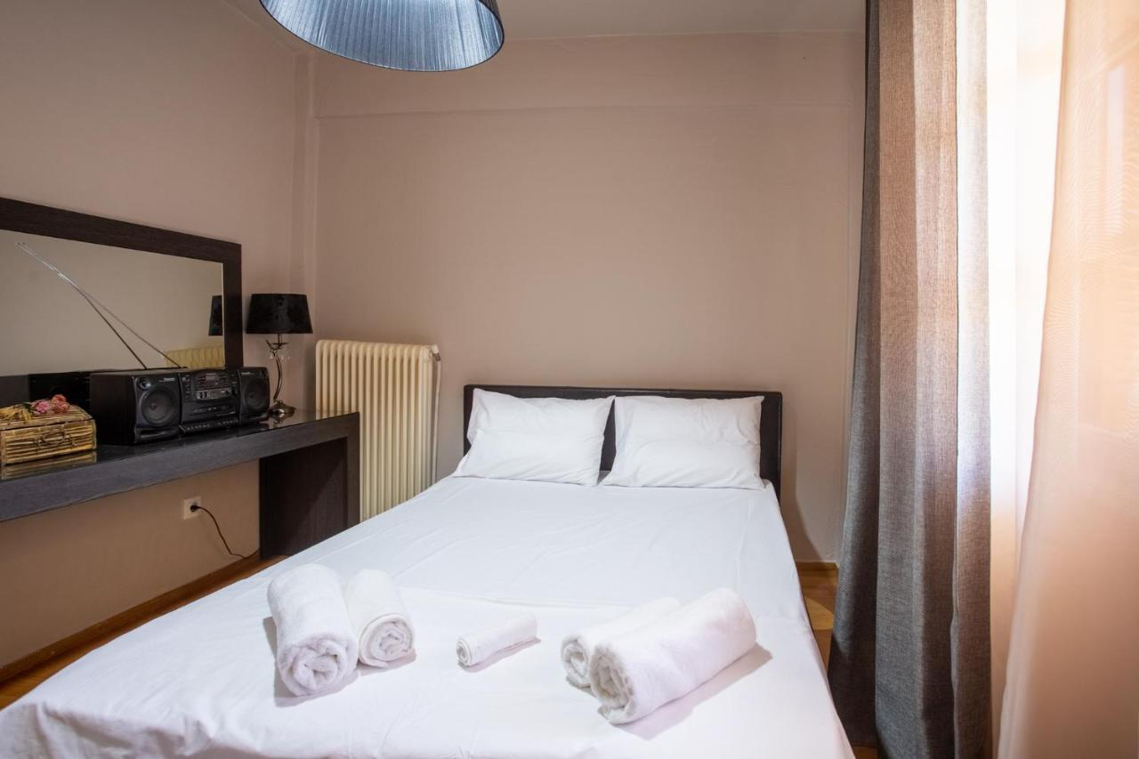 Τraditional Fully Detached Villa On A Luxurious Hillock Of Thessaloniki With Its Own Garden Also For Family & Wedding Gatherings For 10 To 25 People Only 15 Minutes From Airport Eksteriør billede