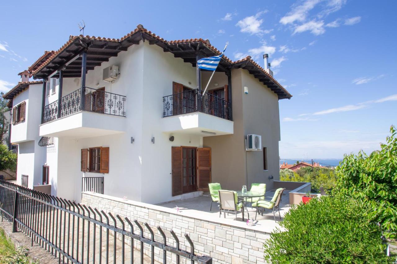 Τraditional Fully Detached Villa On A Luxurious Hillock Of Thessaloniki With Its Own Garden Also For Family & Wedding Gatherings For 10 To 25 People Only 15 Minutes From Airport Eksteriør billede