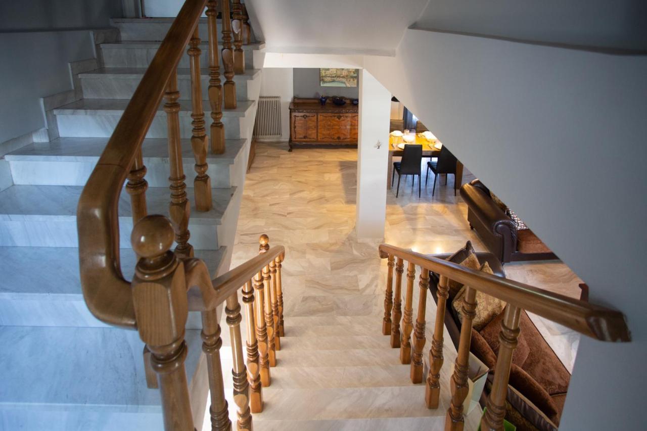 Τraditional Fully Detached Villa On A Luxurious Hillock Of Thessaloniki With Its Own Garden Also For Family & Wedding Gatherings For 10 To 25 People Only 15 Minutes From Airport Eksteriør billede