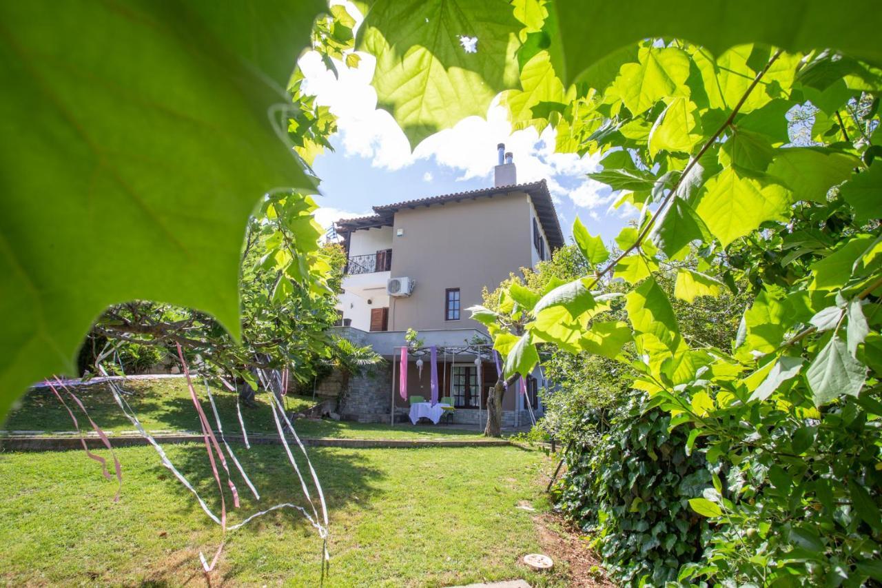 Τraditional Fully Detached Villa On A Luxurious Hillock Of Thessaloniki With Its Own Garden Also For Family & Wedding Gatherings For 10 To 25 People Only 15 Minutes From Airport Eksteriør billede