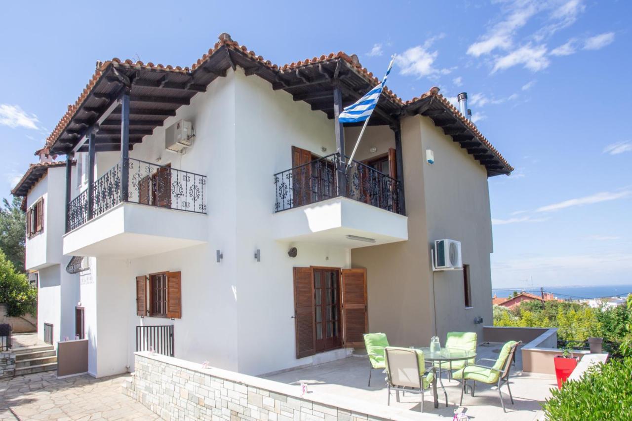 Τraditional Fully Detached Villa On A Luxurious Hillock Of Thessaloniki With Its Own Garden Also For Family & Wedding Gatherings For 10 To 25 People Only 15 Minutes From Airport Eksteriør billede