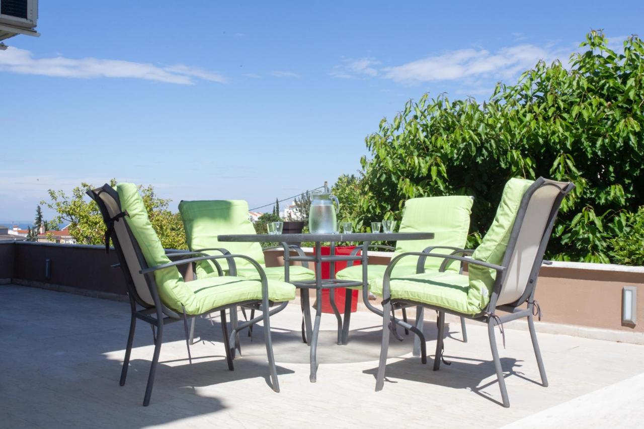 Τraditional Fully Detached Villa On A Luxurious Hillock Of Thessaloniki With Its Own Garden Also For Family & Wedding Gatherings For 10 To 25 People Only 15 Minutes From Airport Eksteriør billede