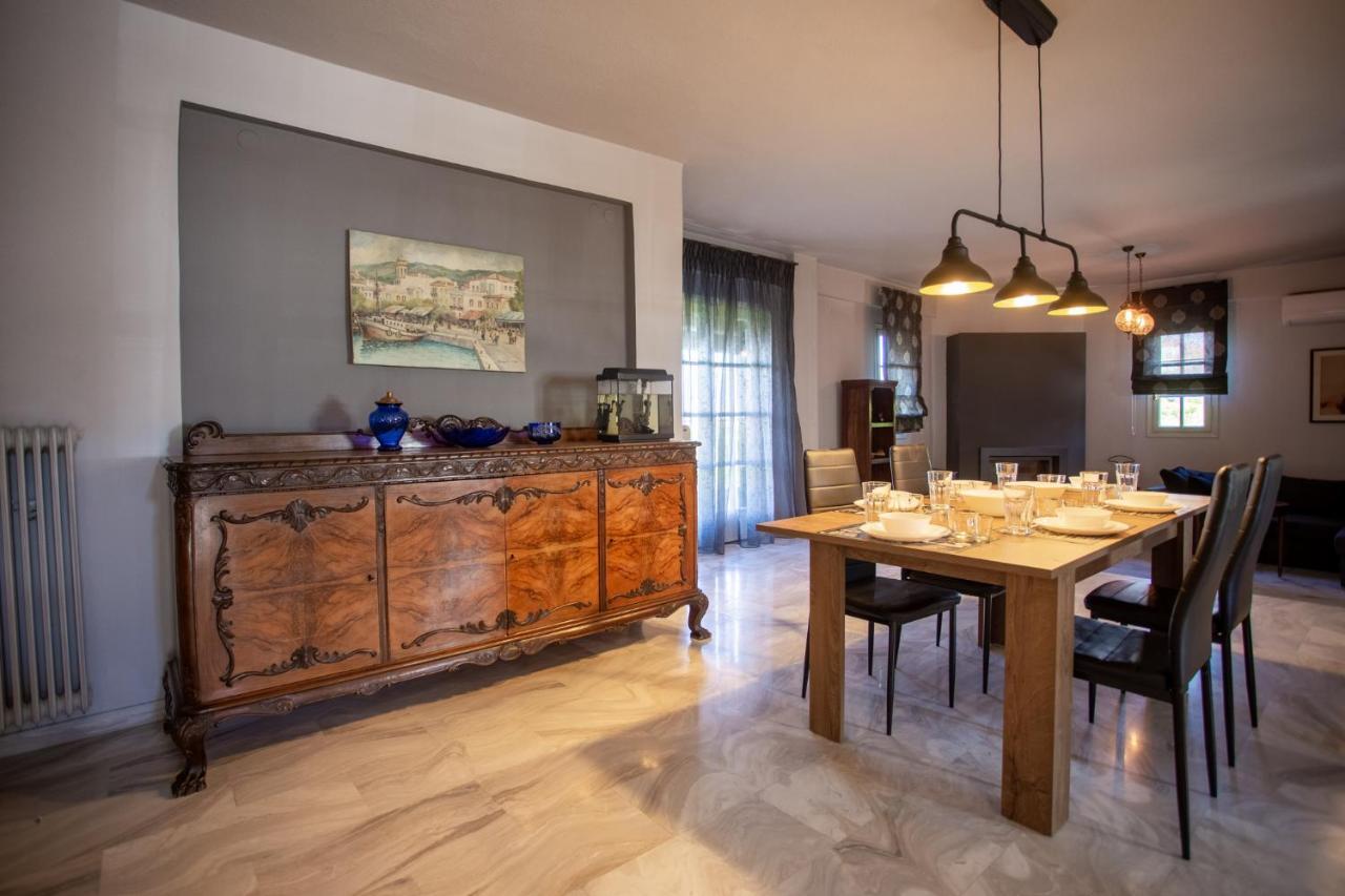 Τraditional Fully Detached Villa On A Luxurious Hillock Of Thessaloniki With Its Own Garden Also For Family & Wedding Gatherings For 10 To 25 People Only 15 Minutes From Airport Eksteriør billede